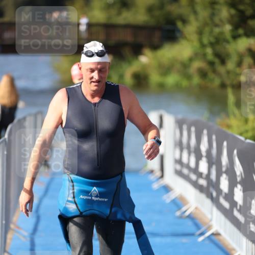 25.08.2024 - Elbe Triathlon Hamburg H.Heesch http://msf.ph/oto/6831850 25.08.2024 09:39:02 Schwimmen 405, 541 meine-sportfotos.de