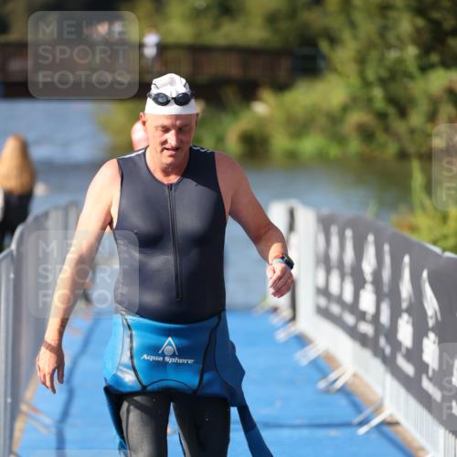25.08.2024 - Elbe Triathlon Hamburg H.Heesch http://msf.ph/oto/6831854 25.08.2024 09:39:02 Schwimmen 405, 541 meine-sportfotos.de