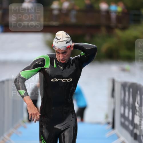 25.08.2024 - Elbe Triathlon Hamburg H.Heesch http://msf.ph/oto/6831858 25.08.2024 08:30:13 Schwimmen 37, 68, 79, 82 meine-sportfotos.de