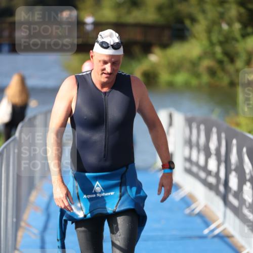 25.08.2024 - Elbe Triathlon Hamburg H.Heesch http://msf.ph/oto/6831860 25.08.2024 09:39:02 Schwimmen 405, 541 meine-sportfotos.de