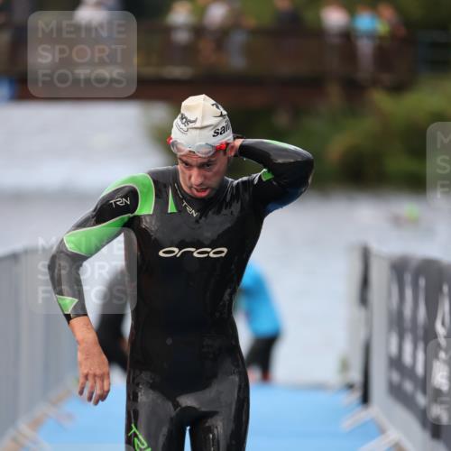 25.08.2024 - Elbe Triathlon Hamburg H.Heesch http://msf.ph/oto/6831863 25.08.2024 08:30:13 Schwimmen 37, 68, 79, 82 meine-sportfotos.de