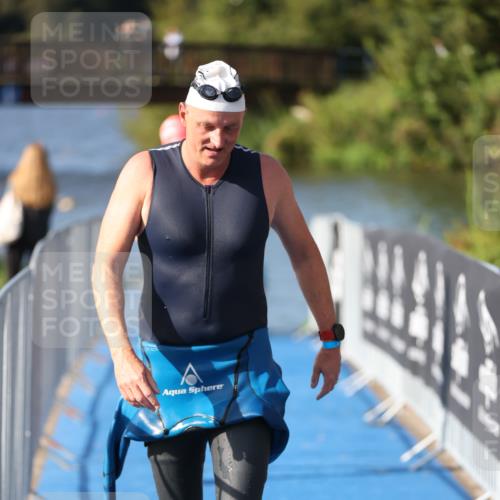 25.08.2024 - Elbe Triathlon Hamburg H.Heesch http://msf.ph/oto/6831865 25.08.2024 09:39:02 Schwimmen 405, 541 meine-sportfotos.de