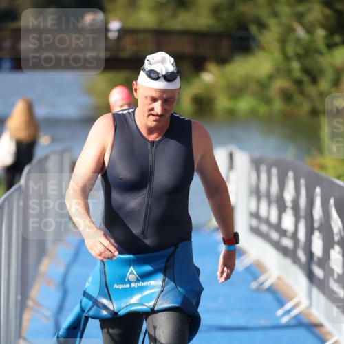 25.08.2024 - Elbe Triathlon Hamburg H.Heesch http://msf.ph/oto/6831867 25.08.2024 09:39:02 Schwimmen 405, 541 meine-sportfotos.de
