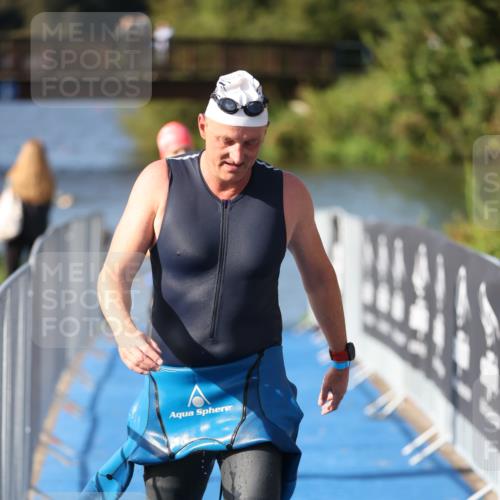 25.08.2024 - Elbe Triathlon Hamburg H.Heesch http://msf.ph/oto/6831873 25.08.2024 09:39:03 Schwimmen 405, 541 meine-sportfotos.de