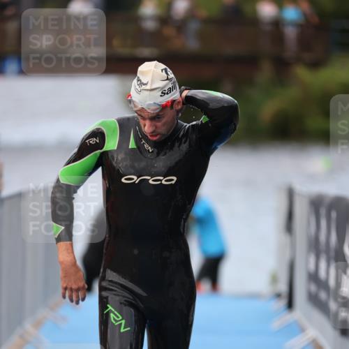 25.08.2024 - Elbe Triathlon Hamburg H.Heesch http://msf.ph/oto/6831876 25.08.2024 08:30:13 Schwimmen 37, 68, 79, 82 meine-sportfotos.de