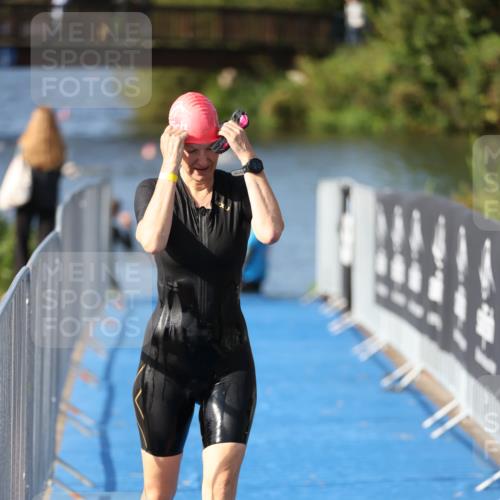 25.08.2024 - Elbe Triathlon Hamburg H.Heesch http://msf.ph/oto/6831877 25.08.2024 09:39:05 Schwimmen 405, 541 meine-sportfotos.de