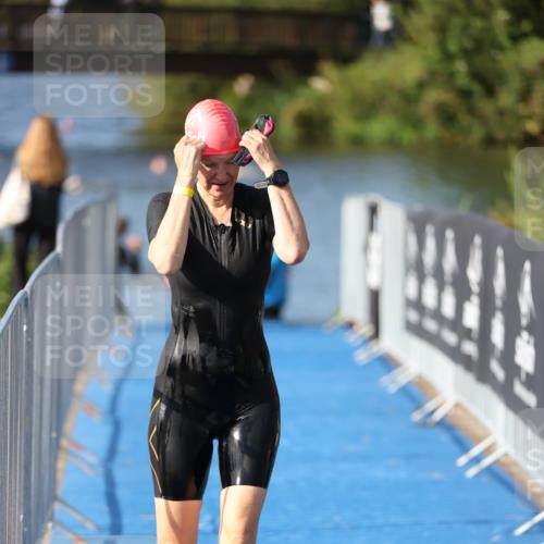 25.08.2024 - Elbe Triathlon Hamburg H.Heesch http://msf.ph/oto/6831879 25.08.2024 09:39:05 Schwimmen 405, 541 meine-sportfotos.de