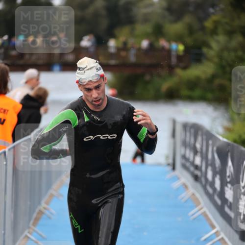 25.08.2024 - Elbe Triathlon Hamburg H.Heesch http://msf.ph/oto/6831900 25.08.2024 08:30:14 Schwimmen 37, 68, 79, 82 meine-sportfotos.de
