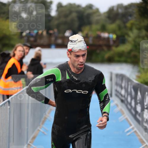 25.08.2024 - Elbe Triathlon Hamburg H.Heesch http://msf.ph/oto/6831924 25.08.2024 08:30:14 Schwimmen 37, 68, 79, 82 meine-sportfotos.de