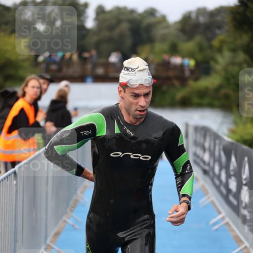 25.08.2024 - Elbe Triathlon Hamburg H.Heesch http://msf.ph/oto/6831929 25.08.2024 08:30:14 Schwimmen 37, 68, 79, 82 meine-sportfotos.de
