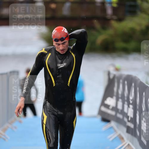 25.08.2024 - Elbe Triathlon Hamburg H.Heesch http://msf.ph/oto/6831961 25.08.2024 08:30:19 Schwimmen 37, 82 meine-sportfotos.de