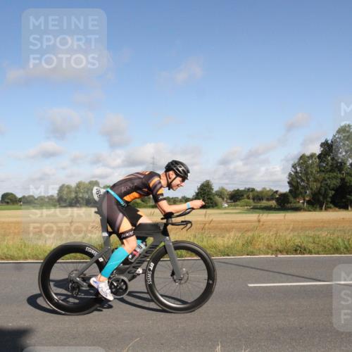 25.08.2024 - Elbe Triathlon Hamburg Fuchs,  Jonas http://msf.ph/oto/6831979 25.08.2024 09:38:07 Radfahren 62, 296, 489, 365, 369, 120 meine-sportfotos.de