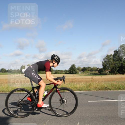 25.08.2024 - Elbe Triathlon Hamburg Fuchs,  Jonas http://msf.ph/oto/6831988 25.08.2024 09:38:08 Radfahren 62, 296, 489, 365, 369, 120 meine-sportfotos.de