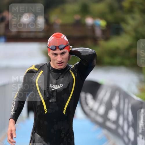 25.08.2024 - Elbe Triathlon Hamburg H.Heesch http://msf.ph/oto/6832005 25.08.2024 08:30:20 Schwimmen 37, 82 meine-sportfotos.de