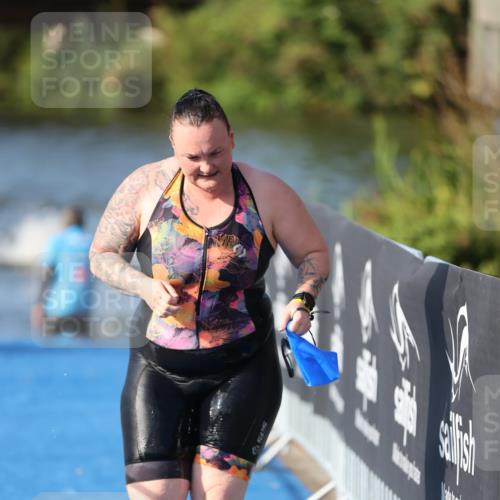 25.08.2024 - Elbe Triathlon Hamburg H.Heesch http://msf.ph/oto/6832007 25.08.2024 09:39:29 Schwimmen 405, 519, 541 meine-sportfotos.de
