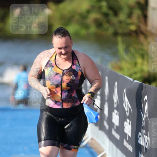25.08.2024 - Elbe Triathlon Hamburg H.Heesch http://msf.ph/oto/6832011 25.08.2024 09:39:29 Schwimmen 405, 519, 541 meine-sportfotos.de