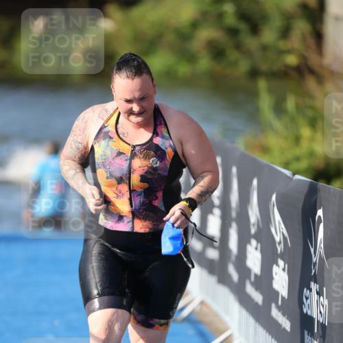 25.08.2024 - Elbe Triathlon Hamburg H.Heesch http://msf.ph/oto/6832016 25.08.2024 09:39:29 Schwimmen 405, 519, 541 meine-sportfotos.de