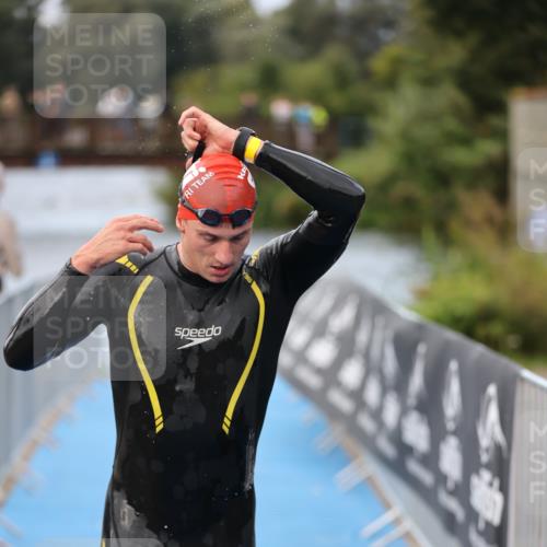 25.08.2024 - Elbe Triathlon Hamburg H.Heesch http://msf.ph/oto/6832019 25.08.2024 08:30:21 Schwimmen 37, 82 meine-sportfotos.de