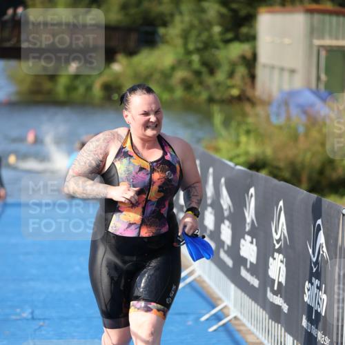 25.08.2024 - Elbe Triathlon Hamburg H.Heesch http://msf.ph/oto/6832028 25.08.2024 09:39:30 Schwimmen 405, 519, 541 meine-sportfotos.de
