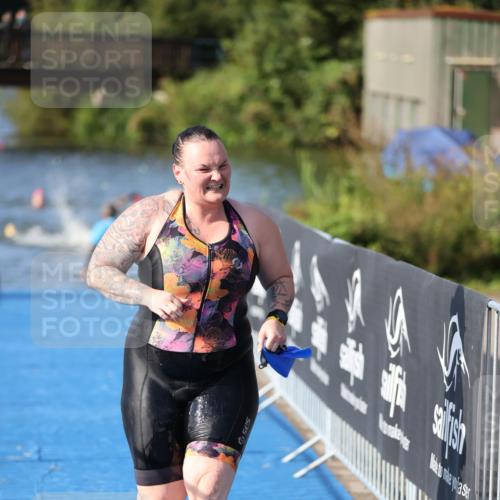 25.08.2024 - Elbe Triathlon Hamburg H.Heesch http://msf.ph/oto/6832036 25.08.2024 09:39:30 Schwimmen 405, 519, 541 meine-sportfotos.de