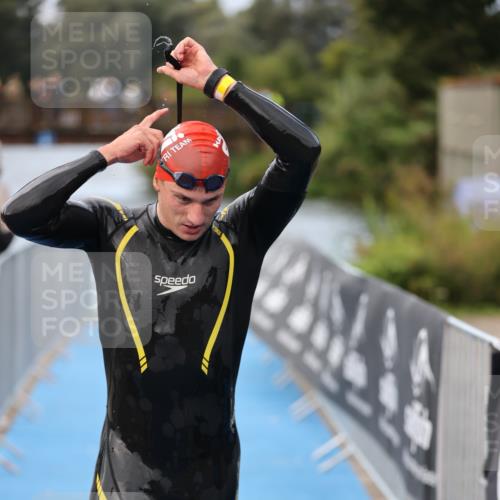 25.08.2024 - Elbe Triathlon Hamburg H.Heesch http://msf.ph/oto/6832037 25.08.2024 08:30:21 Schwimmen 37, 82 meine-sportfotos.de