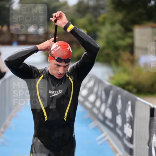 25.08.2024 - Elbe Triathlon Hamburg H.Heesch http://msf.ph/oto/6832040 25.08.2024 08:30:21 Schwimmen 37, 82 meine-sportfotos.de