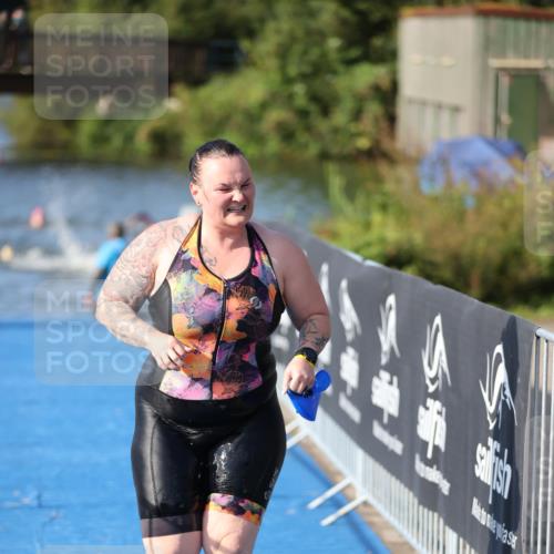 25.08.2024 - Elbe Triathlon Hamburg H.Heesch http://msf.ph/oto/6832041 25.08.2024 09:39:30 Schwimmen 405, 519, 541 meine-sportfotos.de
