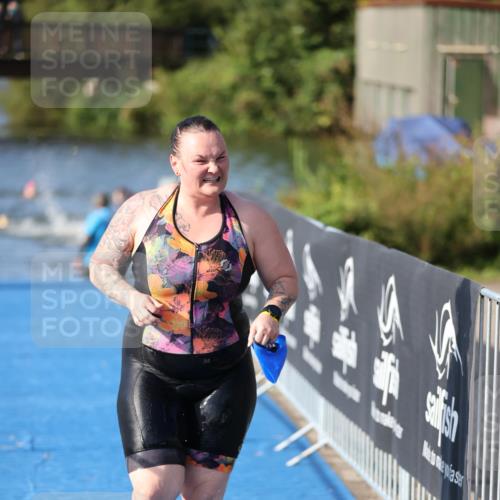 25.08.2024 - Elbe Triathlon Hamburg H.Heesch http://msf.ph/oto/6832044 25.08.2024 09:39:30 Schwimmen 405, 519, 541 meine-sportfotos.de