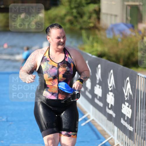 25.08.2024 - Elbe Triathlon Hamburg H.Heesch http://msf.ph/oto/6832048 25.08.2024 09:39:30 Schwimmen 405, 519, 541 meine-sportfotos.de