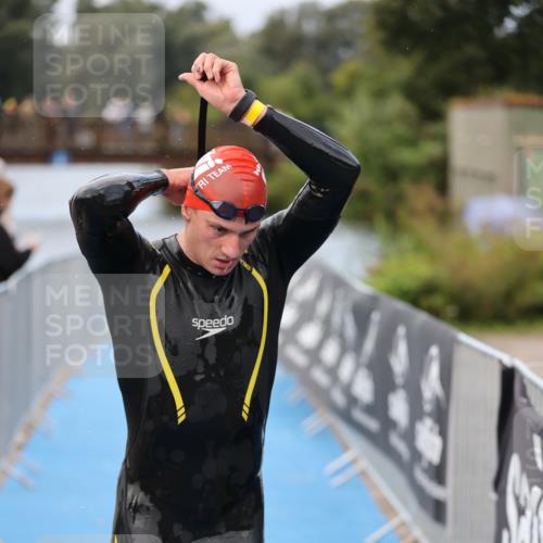 25.08.2024 - Elbe Triathlon Hamburg H.Heesch http://msf.ph/oto/6832050 25.08.2024 08:30:21 Schwimmen 37, 82 meine-sportfotos.de