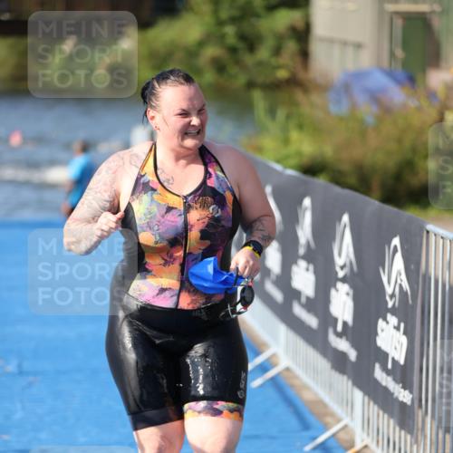 25.08.2024 - Elbe Triathlon Hamburg H.Heesch http://msf.ph/oto/6832053 25.08.2024 09:39:30 Schwimmen 405, 519, 541 meine-sportfotos.de