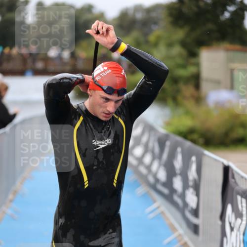 25.08.2024 - Elbe Triathlon Hamburg H.Heesch http://msf.ph/oto/6832054 25.08.2024 08:30:21 Schwimmen 37, 82 meine-sportfotos.de
