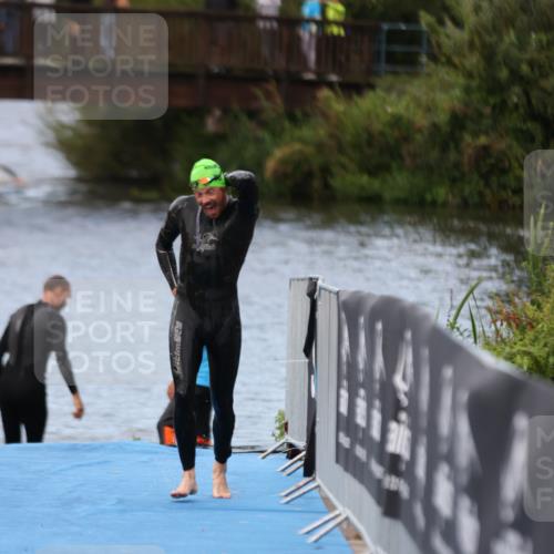 25.08.2024 - Elbe Triathlon Hamburg H.Heesch http://msf.ph/oto/6832058 25.08.2024 08:30:48 Schwimmen 106 meine-sportfotos.de
