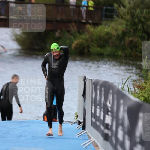 25.08.2024 - Elbe Triathlon Hamburg H.Heesch http://msf.ph/oto/6832064 25.08.2024 08:30:48 Schwimmen 106 meine-sportfotos.de