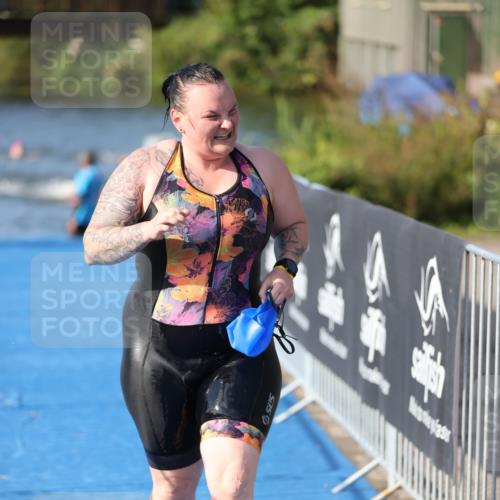 25.08.2024 - Elbe Triathlon Hamburg H.Heesch http://msf.ph/oto/6832065 25.08.2024 09:39:30 Schwimmen 405, 519, 541 meine-sportfotos.de