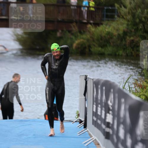 25.08.2024 - Elbe Triathlon Hamburg H.Heesch http://msf.ph/oto/6832067 25.08.2024 08:30:48 Schwimmen 106 meine-sportfotos.de