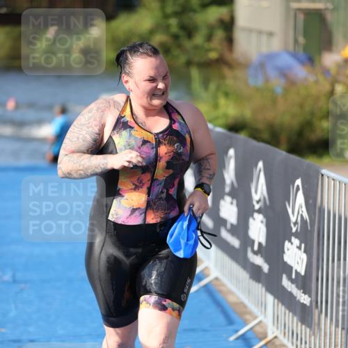 25.08.2024 - Elbe Triathlon Hamburg H.Heesch http://msf.ph/oto/6832068 25.08.2024 09:39:30 Schwimmen 405, 519, 541 meine-sportfotos.de