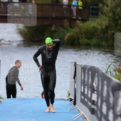 25.08.2024 - Elbe Triathlon Hamburg H.Heesch http://msf.ph/oto/6832076 25.08.2024 08:30:48 Schwimmen 106 meine-sportfotos.de