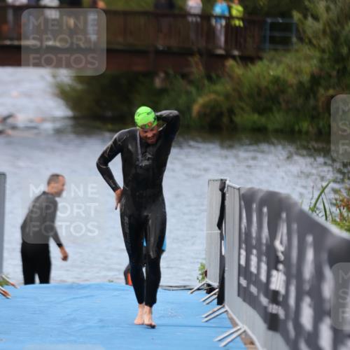 25.08.2024 - Elbe Triathlon Hamburg H.Heesch http://msf.ph/oto/6832079 25.08.2024 08:30:48 Schwimmen 106 meine-sportfotos.de