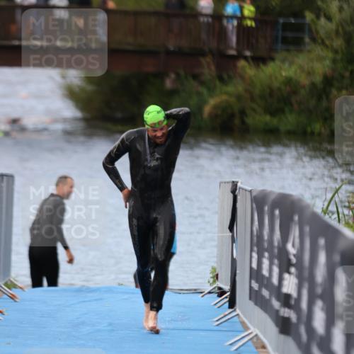 25.08.2024 - Elbe Triathlon Hamburg H.Heesch http://msf.ph/oto/6832080 25.08.2024 08:30:48 Schwimmen 106 meine-sportfotos.de