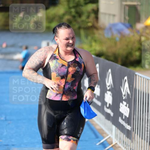 25.08.2024 - Elbe Triathlon Hamburg H.Heesch http://msf.ph/oto/6832081 25.08.2024 09:39:31 Schwimmen 405, 519, 541 meine-sportfotos.de