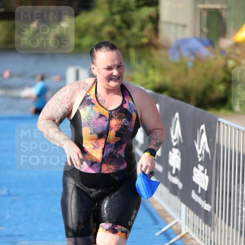 25.08.2024 - Elbe Triathlon Hamburg H.Heesch http://msf.ph/oto/6832087 25.08.2024 09:39:31 Schwimmen 405, 519, 541 meine-sportfotos.de