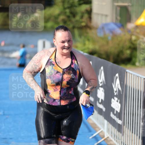 25.08.2024 - Elbe Triathlon Hamburg H.Heesch http://msf.ph/oto/6832091 25.08.2024 09:39:31 Schwimmen 405, 519, 541 meine-sportfotos.de
