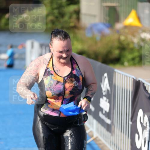 25.08.2024 - Elbe Triathlon Hamburg H.Heesch http://msf.ph/oto/6832094 25.08.2024 09:39:31 Schwimmen 405, 519, 541 meine-sportfotos.de