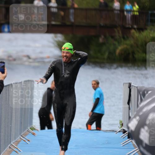 25.08.2024 - Elbe Triathlon Hamburg H.Heesch http://msf.ph/oto/6832101 25.08.2024 08:30:49 Schwimmen 106 meine-sportfotos.de