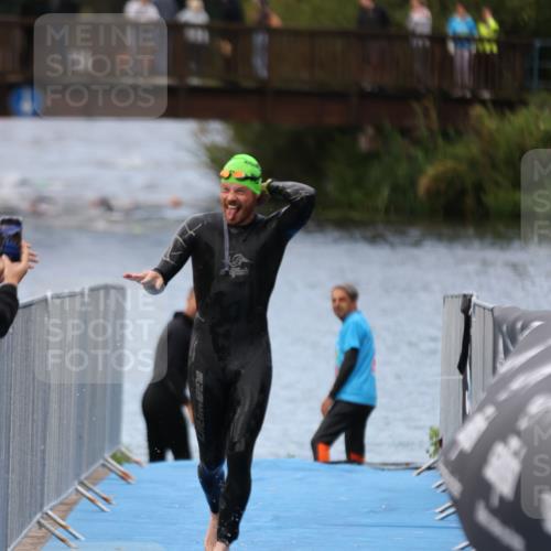 25.08.2024 - Elbe Triathlon Hamburg H.Heesch http://msf.ph/oto/6832105 25.08.2024 08:30:49 Schwimmen 106 meine-sportfotos.de
