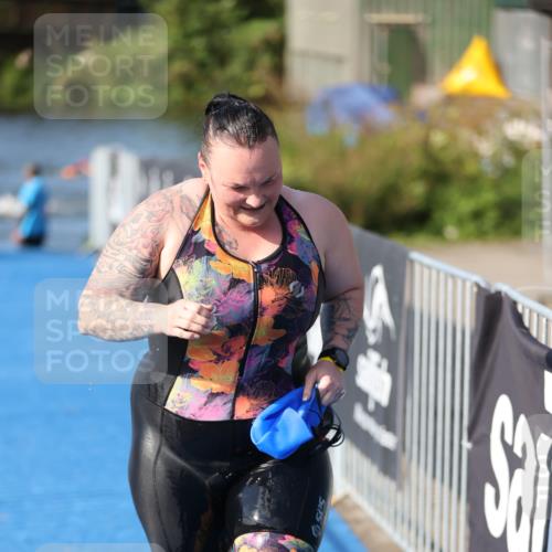 25.08.2024 - Elbe Triathlon Hamburg H.Heesch http://msf.ph/oto/6832106 25.08.2024 09:39:31 Schwimmen 405, 519, 541 meine-sportfotos.de