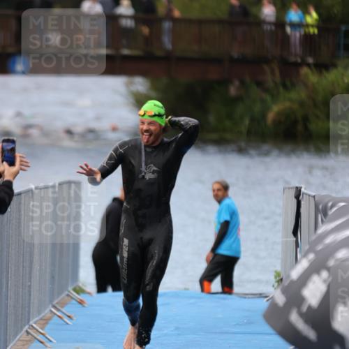25.08.2024 - Elbe Triathlon Hamburg H.Heesch http://msf.ph/oto/6832112 25.08.2024 08:30:49 Schwimmen 106 meine-sportfotos.de