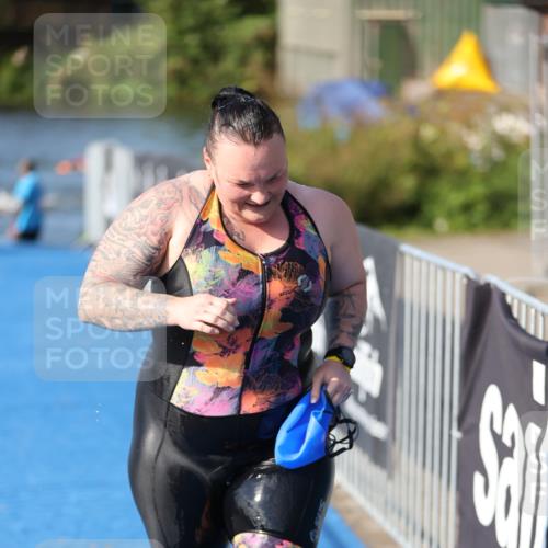 25.08.2024 - Elbe Triathlon Hamburg H.Heesch http://msf.ph/oto/6832113 25.08.2024 09:39:31 Schwimmen 405, 519, 541 meine-sportfotos.de