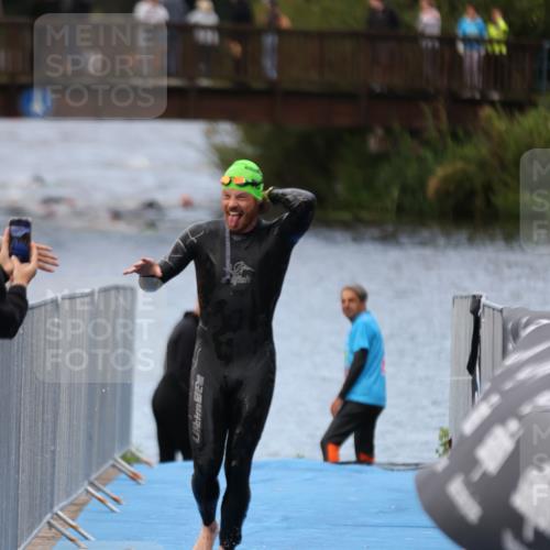 25.08.2024 - Elbe Triathlon Hamburg H.Heesch http://msf.ph/oto/6832115 25.08.2024 08:30:49 Schwimmen 106 meine-sportfotos.de
